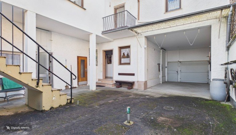 Innenhof Eingangsbereich Grafschaft Einfamilienhaus Charmantes Haus mit Nebengeb�uden und viel Entwicklungspotenzial in Lantershofen zu verkaufen