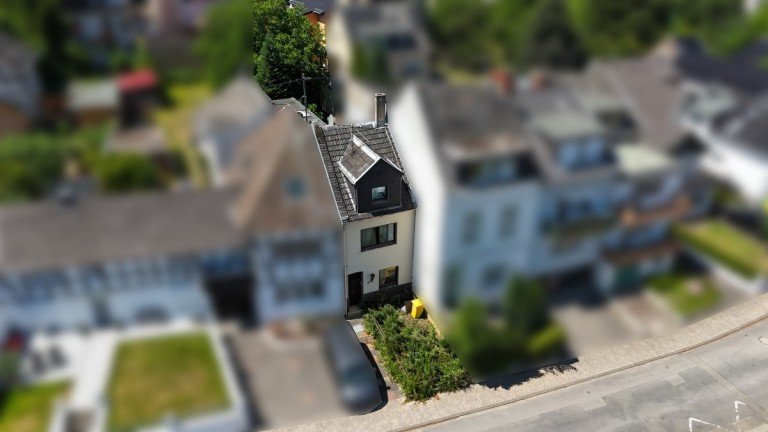 Titelbild-Au�enansicht Remagen Haus Renovierungsbed�rftiges Reihenmittelhaus mit Potenzial in Rolandswerth