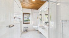 Badezimmer OG Charmantes Haus mit Nebengeb�uden und viel Entwicklungspotenzial in Lantershofen zu verkaufen