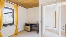 B�ro OG Charmantes Haus mit Nebengeb�uden und viel Entwicklungspotenzial in Lantershofen zu verkaufen