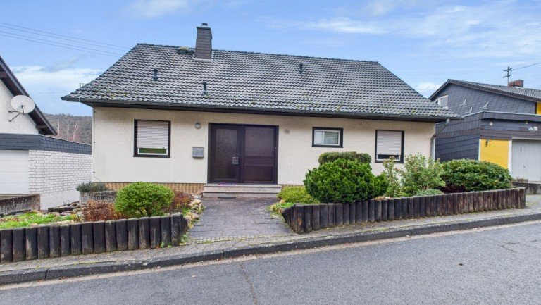 Titelbild Burgbrohl Haus Ein Zuhause, das mit Ihnen mitw�chst - mit Ausbaureserve und weitl�ufigem Garten