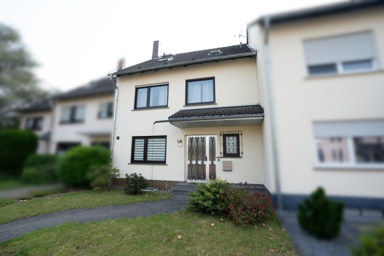 3246-Au�enansicht Andernach Haus Viel Platz auf drei Etagen - 7-Zimmer-Reihenhaus mit Balkon und Garten - Mehr zuhause geht nicht