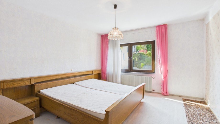 Schlafzimmer OG Einfamilienhaus Grafschaft